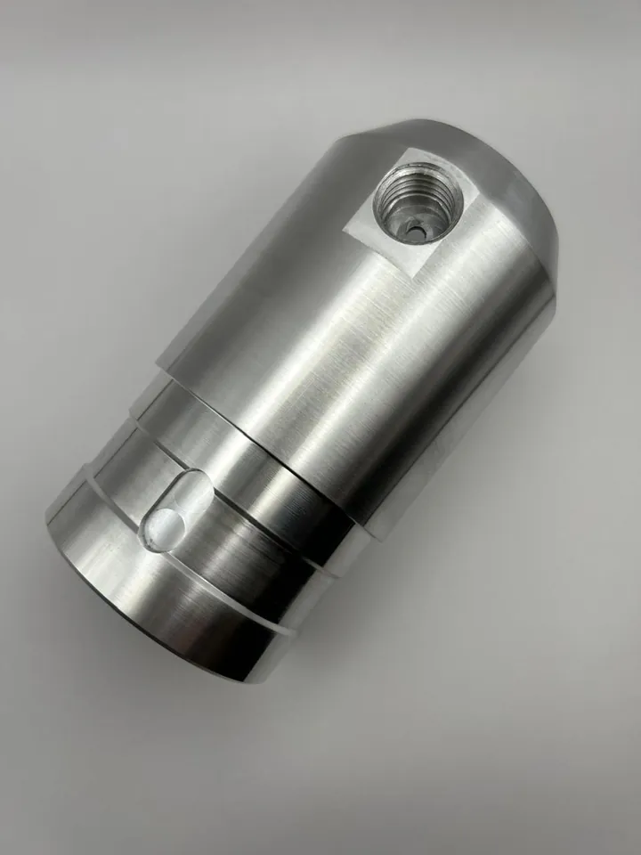 Aluminium turned body with a milled flat and tapped side port